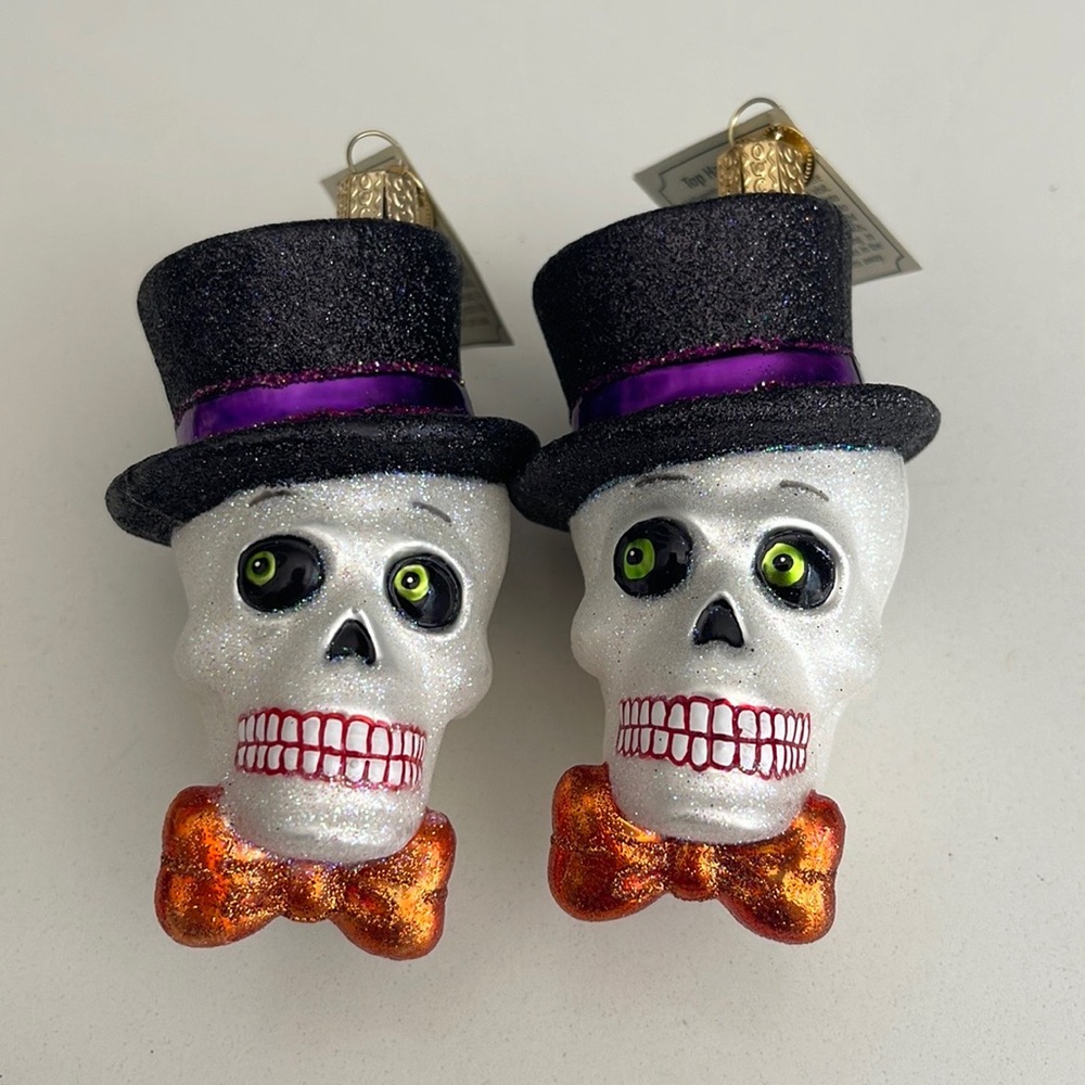 NWT Two Skull Ornaments